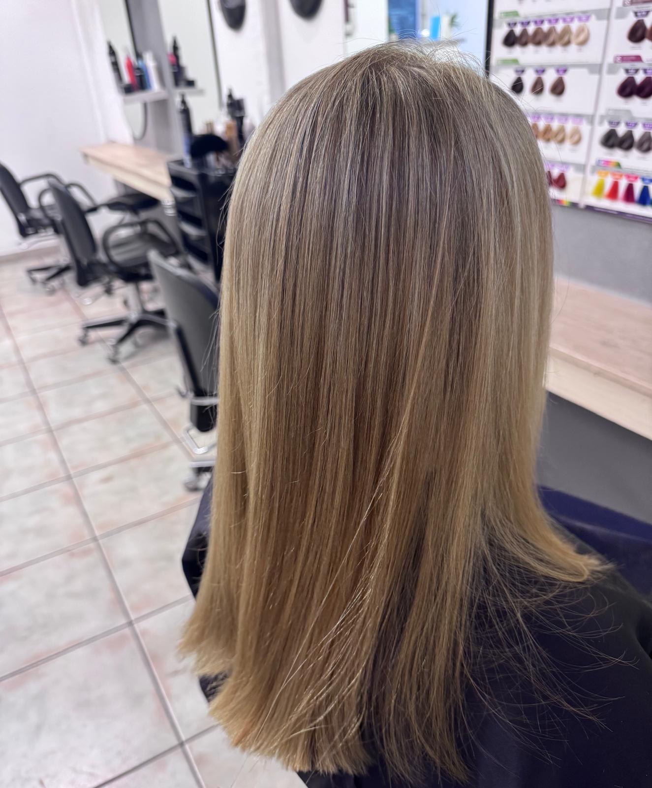 Echtes Balayage-Ergebnis: karamellfarbene Verläufe, Haarstudio Nes Glessen